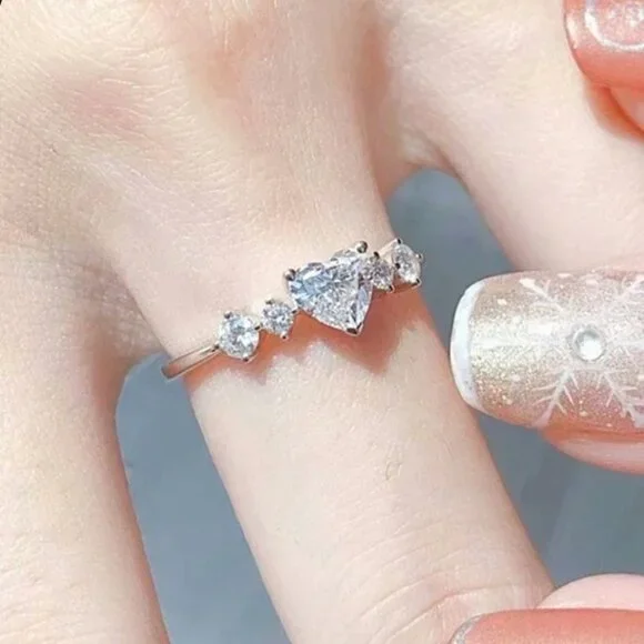 🎁 Crystal Clear Sweet Pure Heart CZ Anillos Shiny CZ LovelyHeart Ring,UNVN12020 - Picture 6 of 7